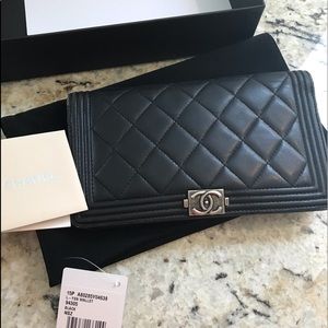 💥SOLD 💥Chanel Boy Wallet 🔥